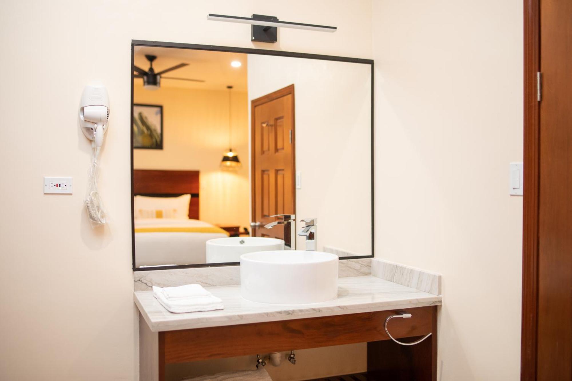 The West House Boutique Hotel San Ignacio Exteriör bild