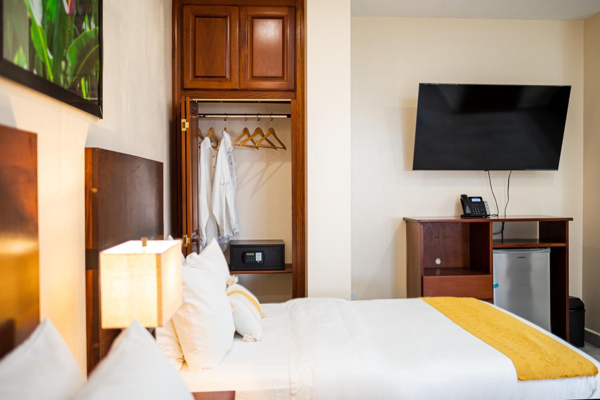 The West House Boutique Hotel San Ignacio Exteriör bild